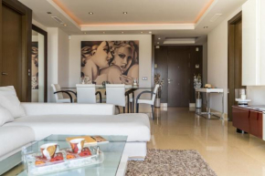 Classy Flat with Sea, Mountain,Golf Views & Spa